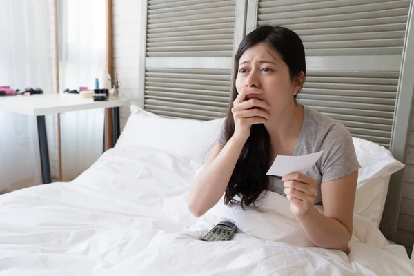 Mujer Asiática Cubrió Boca Para Ocultar Emoción Cuando Descubrió Que — Foto de Stock