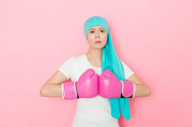 sandığın o güçlü, hasta kanser kız yaşam için savaşmaya hazır.