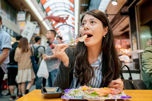 Asian Female Eating Sashimi Market Plate Raw Fish View Crowds — Stock Photo, Image