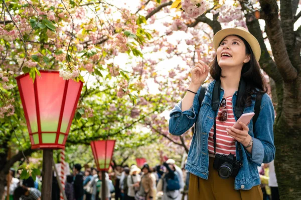 Happy Travel Woman Looking Surprisingly Upward Pointing Somewhere Amused Smile — Stock Photo, Image