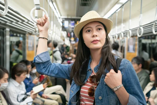 trenle ve küpeşte başlık süre tutan Japonya hedef için güzel Asya ziyaretçi