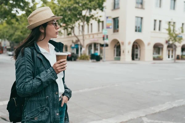 Beautiful Stylish Woman Holding Her Coffee Standing Street Waiting — Stock Photo, Image