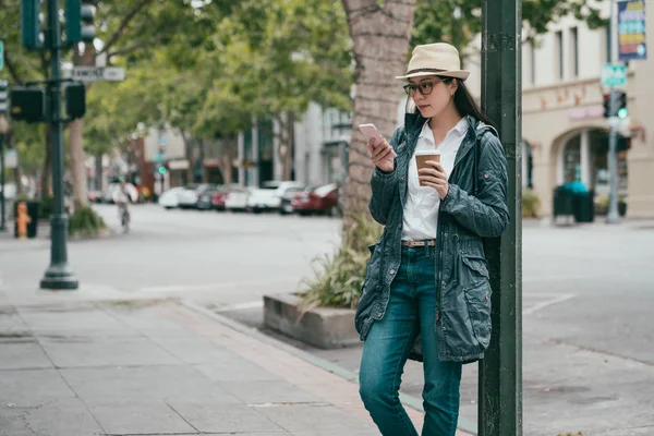 Pretty Asian Woman Searching Phone Leaning Daylight Standing Street Relaxingly — Stock Photo, Image