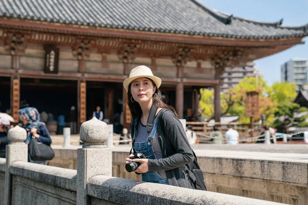 Krásná Asijská Žena Fotografii Mostě Chrámu Slavné Tradiční Japonsku — Stock fotografie