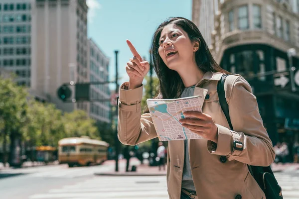 Upward View Young Woman Finally Finding Famous Building Pointing Smiley — Stock Photo, Image