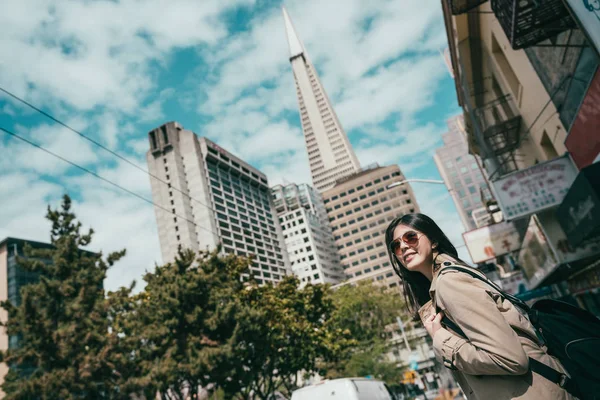 Upward View Young Beautiful Woman Standing Middle Buildings Morden City — Stock Photo, Image