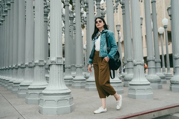 Fashion Woman Wearing Jean Jacket Neckerchief Walking Los Angeles County — Stock Photo, Image