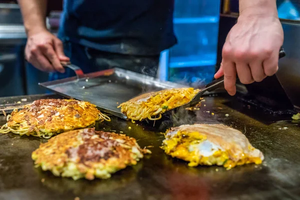 Chef Cooking Okonomiyaki Iron Plate Using Spatula Put Food Plate — Stock Photo, Image