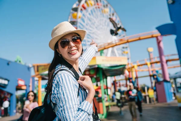 Joyful Female Traveler Pointing Ferris Wheel Which She Wants Try — Stock Photo, Image