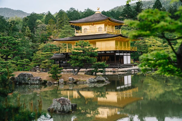 Beautiful Japanese Golden Temple Located Pond Green Mountains Background Famous — Stock Photo, Image