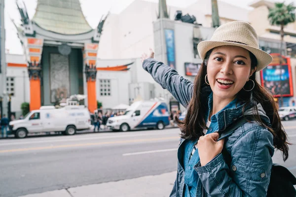 Traveler Joyfully Raising Her Hands Showing Chinese Theatre Camera Beautiful — Stock Photo, Image