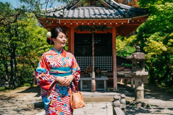 Japán Színes Kimonó Kész Imádkozott Elhagyja Fiatal Lány Nyári Kimonó — Stock Fotó