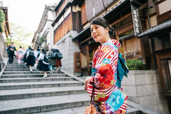 Τουρίστας Ιαπωνικά Ρούχα Επισκέπτονται Sannen Δρόμο Μαθητής Γυμνασίου Πόδια Μέχρι — Φωτογραφία Αρχείου