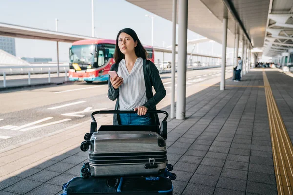 Viajante Asiático Chegar Aeroporto Nikko Kansai Sair Para Visitar Cidade — Fotografia de Stock