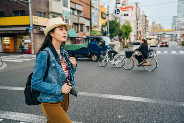 오사카에에서도 카메라와 도시를 방문입니다 거리를 패스를 자전거 — 스톡 사진