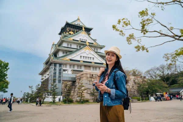 Attractive Traveler Standing Front Osaka Castle Using Phone Searching Entrance — Stock Photo, Image