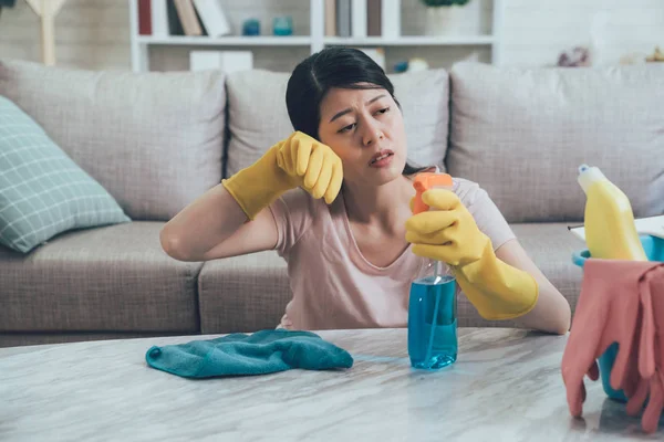 Pretty Asian Woman Doing Her House Chores Feel Tired Young — Stock Photo, Image