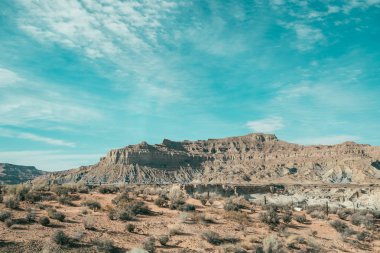 Red Rock arizona ABD Gösterim. Yaz aylarında kum çöl dağ ile mavi gökyüzü. Geniş panoramik manzara manzara Büyük Kanyon Ulusal Parkı.