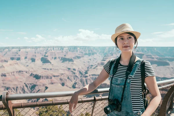 Hermosa Chica Explorando Parque Nacional Del Gran Cañón Arizona Estados — Foto de Stock