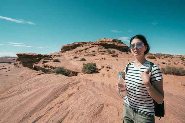 Hiking Aziatische Vrouw Buiten Woestijnlandschap Wandelen Grand Canyon National Park — Stockfoto