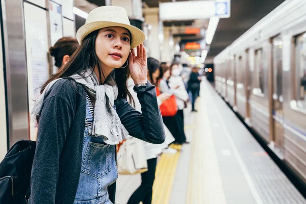 Lady Tourist Curiously Looking Waiting Train Platform Underground Subway Arrived — Stock Photo, Image