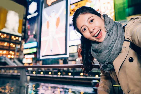 Young Girl Traveler Face Camera Smiling Joyfully Female Asian Tourist — Stock Photo, Image
