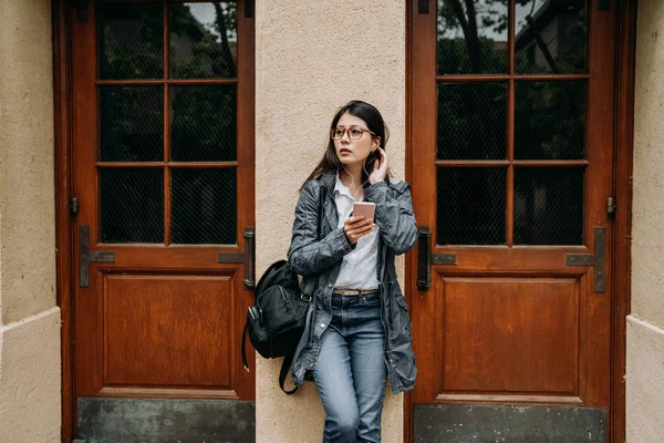 Smart Female Asian Student Standing Out Classroom Waiting University Security — Stock Photo, Image