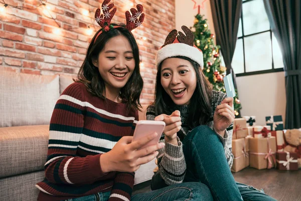 Turister Redo För Xmas Nyårshelgen Resa Bokning Hotel Online Med — Stockfoto