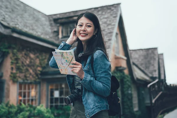 Travel Female Backpacker Face Camera Smiling Holding Paper Map Camera — Stock Photo, Image