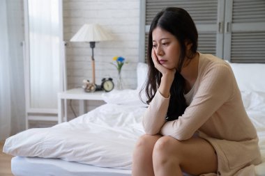 Uykusuzluk acı üzücü depresif kadın