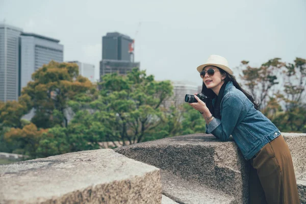 Fotograf tar bilden osaka affärsområde — Stockfoto