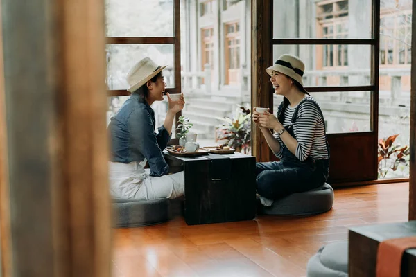 Friends sit wooden house holding matcha tea bowl — Stock Photo, Image