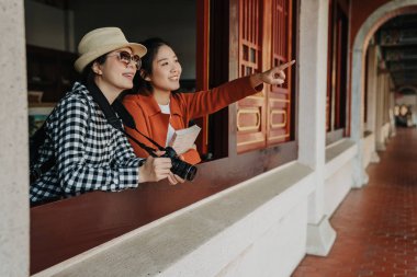 Ziyaretçi noktası parmak tartışma tarzı bina