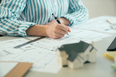 kadın el çizim kalem idamı