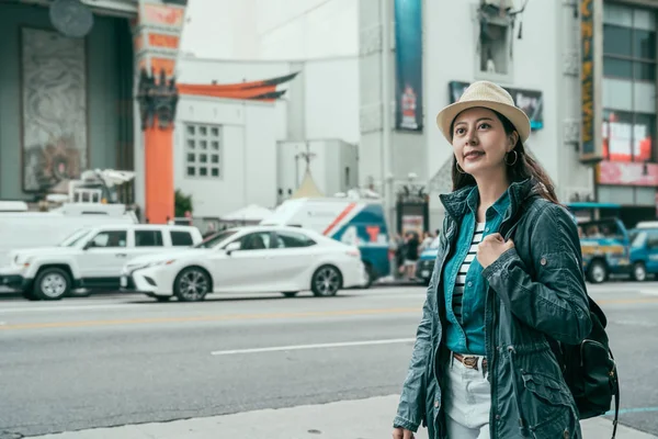 Chinese theatre old monument in background urban. — Stock Photo, Image