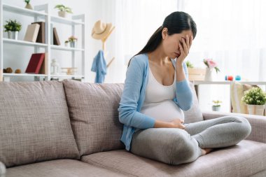 üzgün kız kapak yüz elleri ile sorun yaşıyorsanız 
