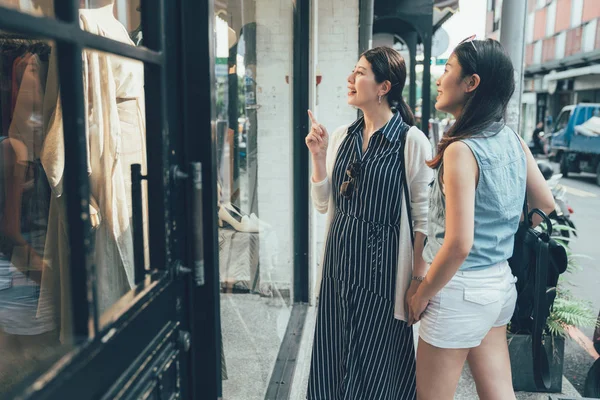 Shopping time with friends young local women — Stock Photo, Image