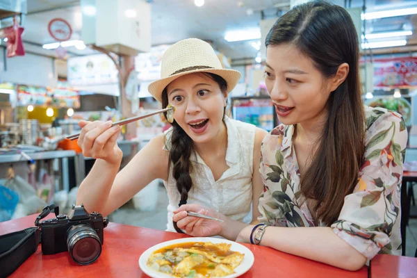 Taiwan traditional snack of oyster omelet — Stock Photo, Image