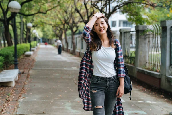 Attractive woman enjoying time outside in park — Stock Photo, Image