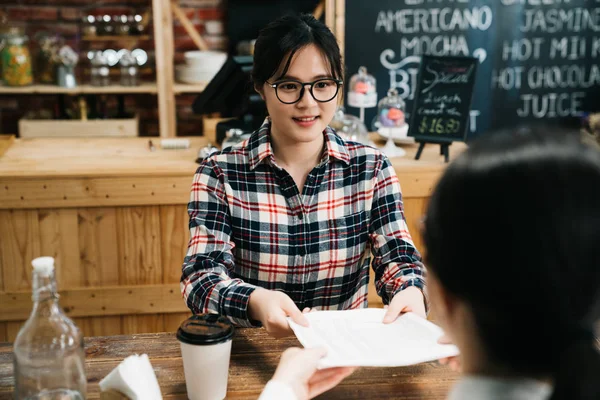 Asian young girl passing over resume to employer — Stock Photo, Image