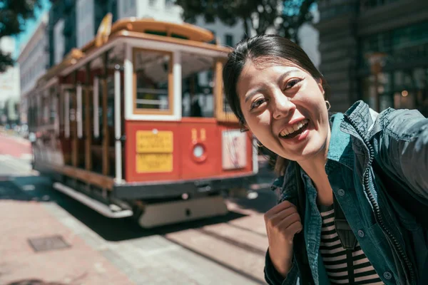 Young girl tourist taking selfie with cable car — Stock Photo, Image