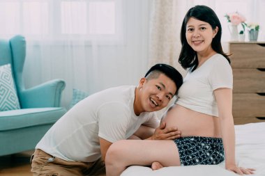 iki ebeveyn çift yüz kamera gülümseme