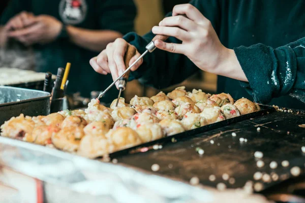 Hands in process cooking takoyaki on hot pan — Stock Photo, Image