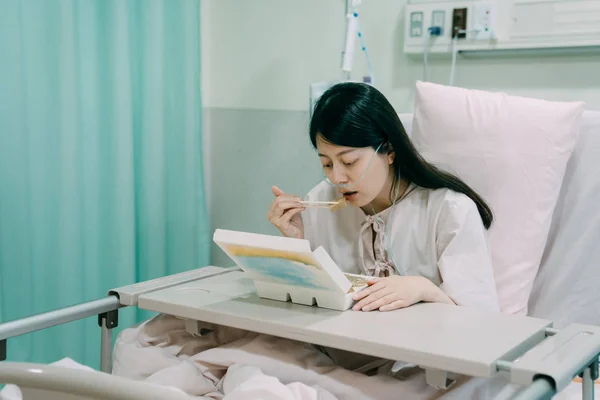 Illness lady using chopsticks eating boxed lunch — Stock Photo, Image