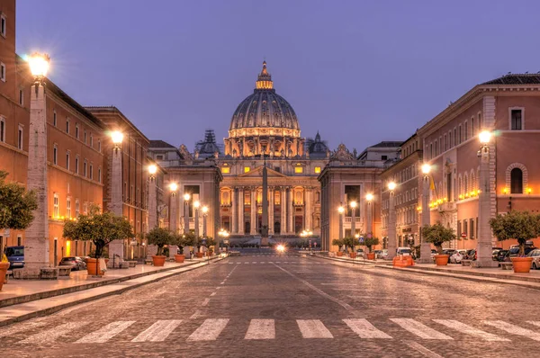 Basilica di San Pietro al mattino dal Vaticano, Roma — Foto Stock