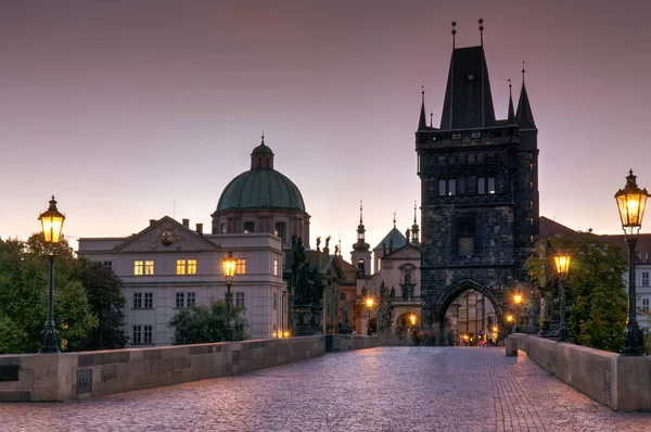 Panoramic morning view along Charles Bridge towards Old Town - Prague, Czech — Stock Photo, Image