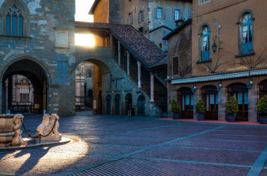 Bergamo, İtalya, eski ana Meydanı eski şehir manzarası