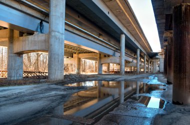 Yapı içi köprü altında kentsel tasarım