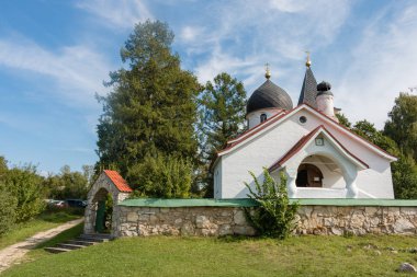 Bekhovo köyündeki Kutsal Teslis Kilisesi, Rusya, Polen