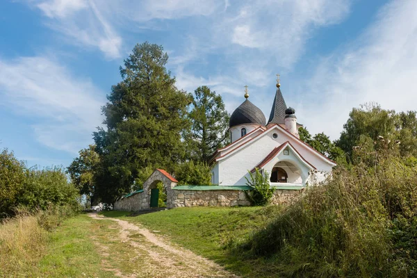 A Szentháromság temploma Bekhovo faluban, Oroszország, Lengyelország — Stock Fotó